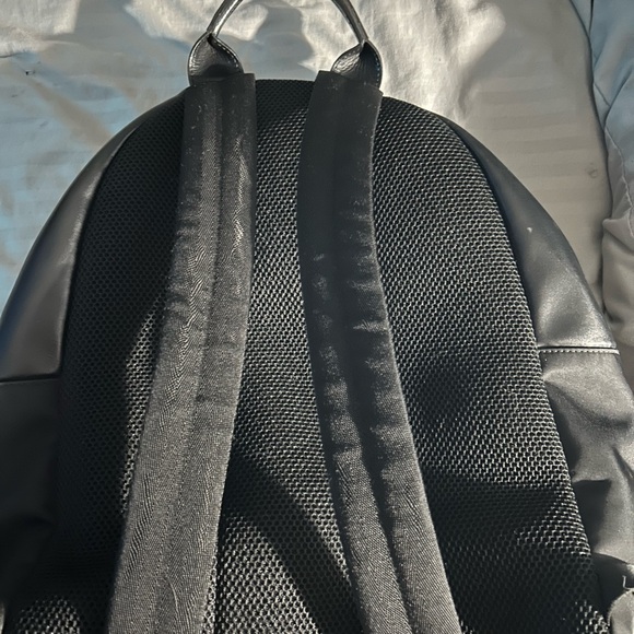 Beautiful designer bag in great condition and going for an amazinging price - Picture 4 of 4